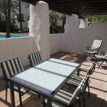 Groundfloor With Pool View Appartement *